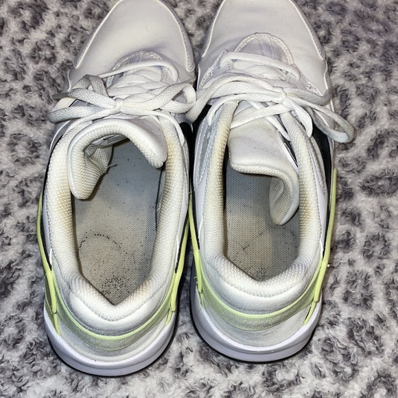 Nike running shoes size 11 - Picture 2 of 3